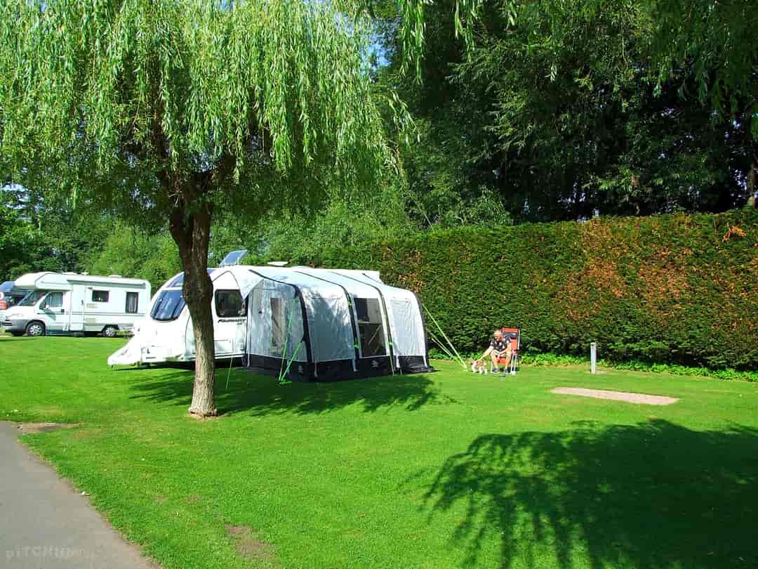 Lincomb Lock Caravan Park: Rest and relaxation on the touring field