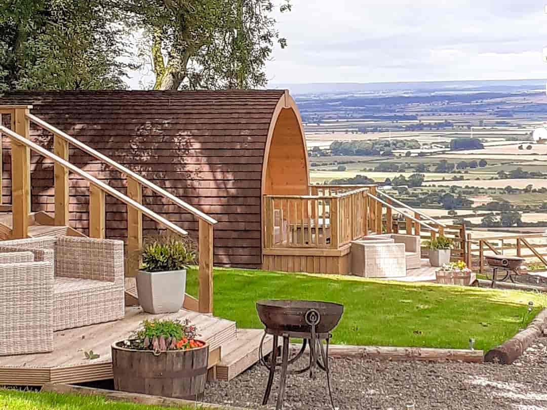 Wolds Walk Glamping: Pods with views
