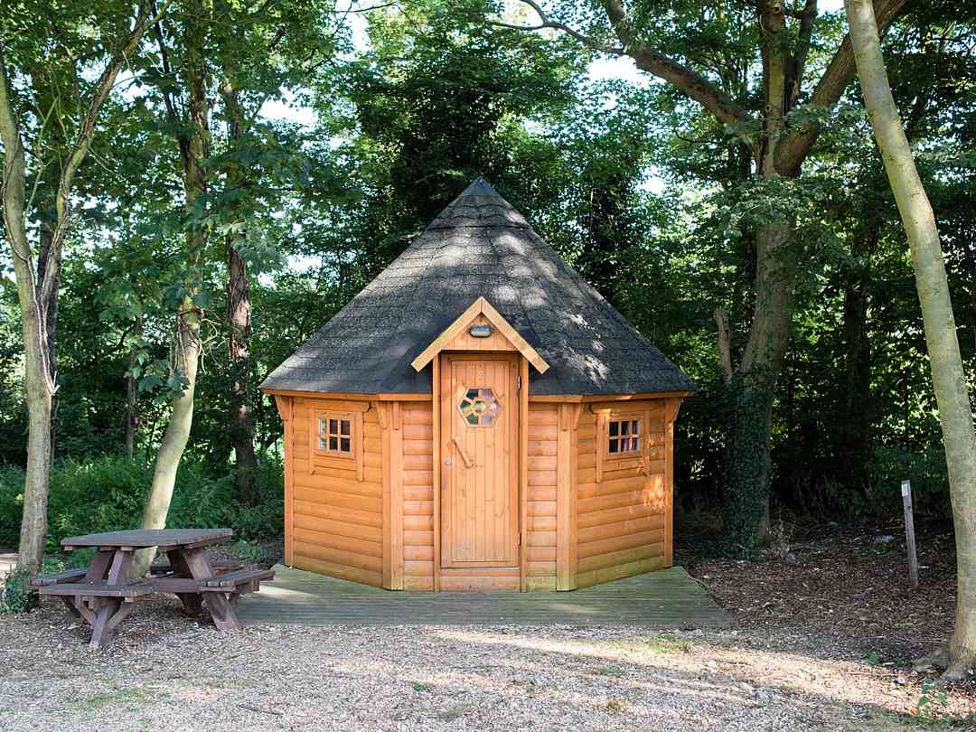 Lee Valley Caravan Park Dobbs Weir Hoddesdon Pitchup