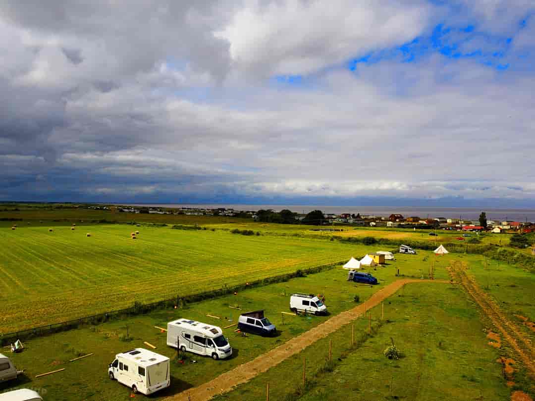 Hunstanton Camping and Glamping: An overview of our campsite where you can see how close we are to the beach!