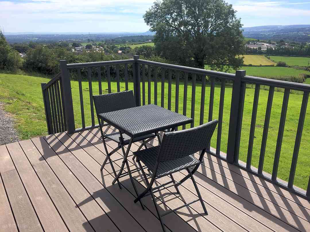 Moel Famau View: Table on the front deck