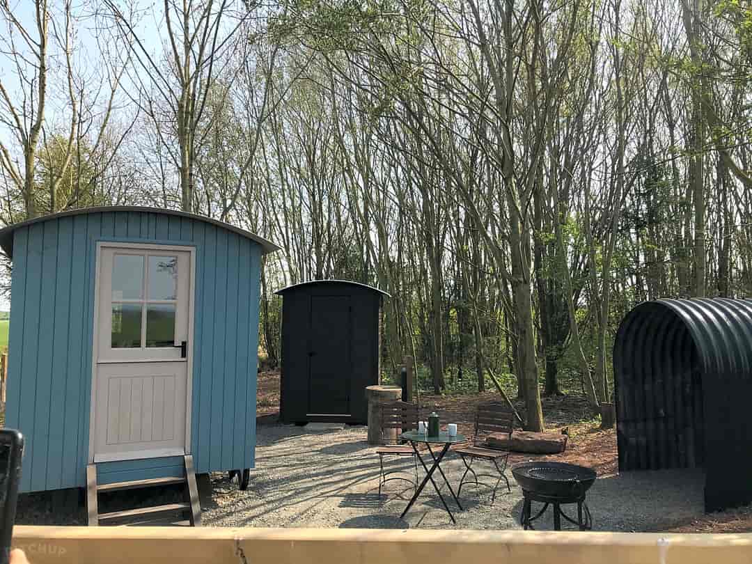 Broadmeadow Glamping: Outside seating area