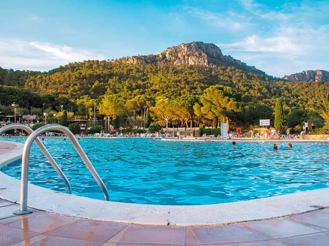 Campotel at Camping Castell Montgri: Swimming pool