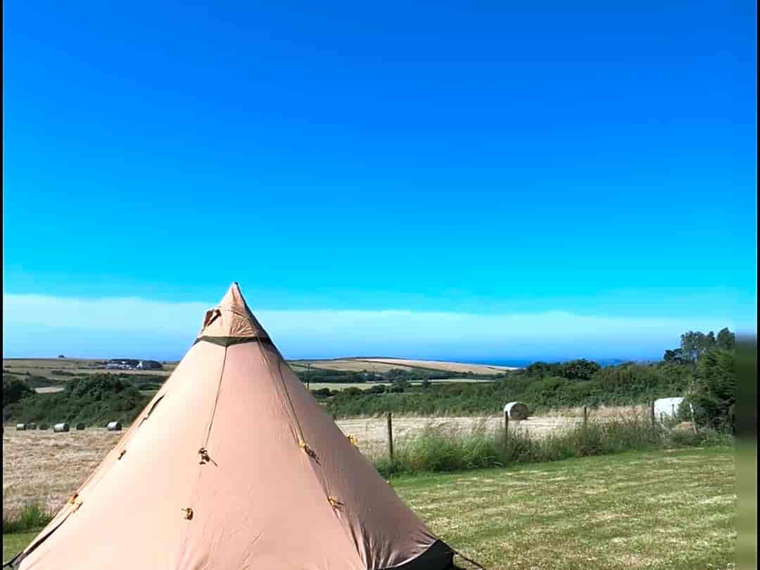 Wynd Hill Hideaway: Pitches with views towards the sea