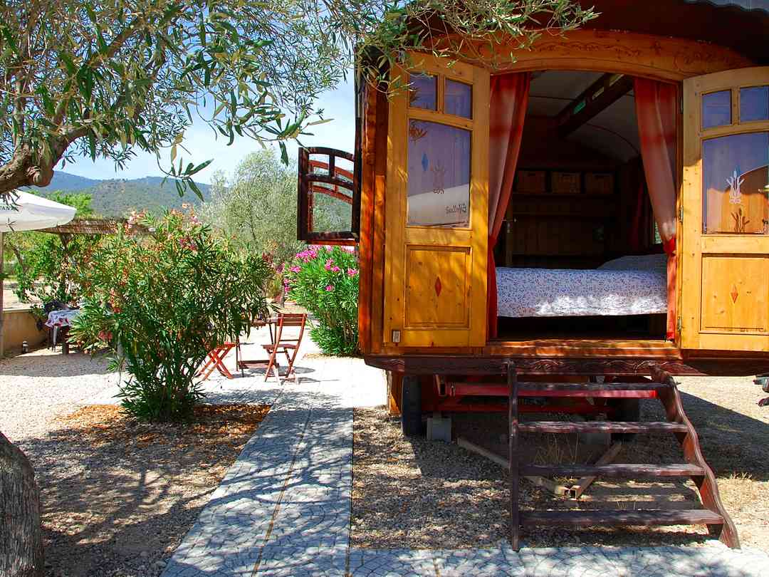 Casa Del Mundo Tibi Pitchup