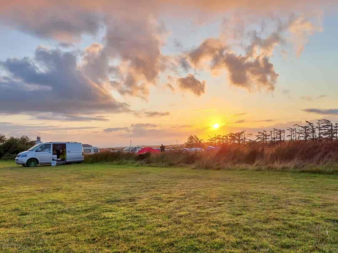 Bryn Llan Caravan and Camping: Beautiful sunsets (photo added by manager on 05/08/2022)