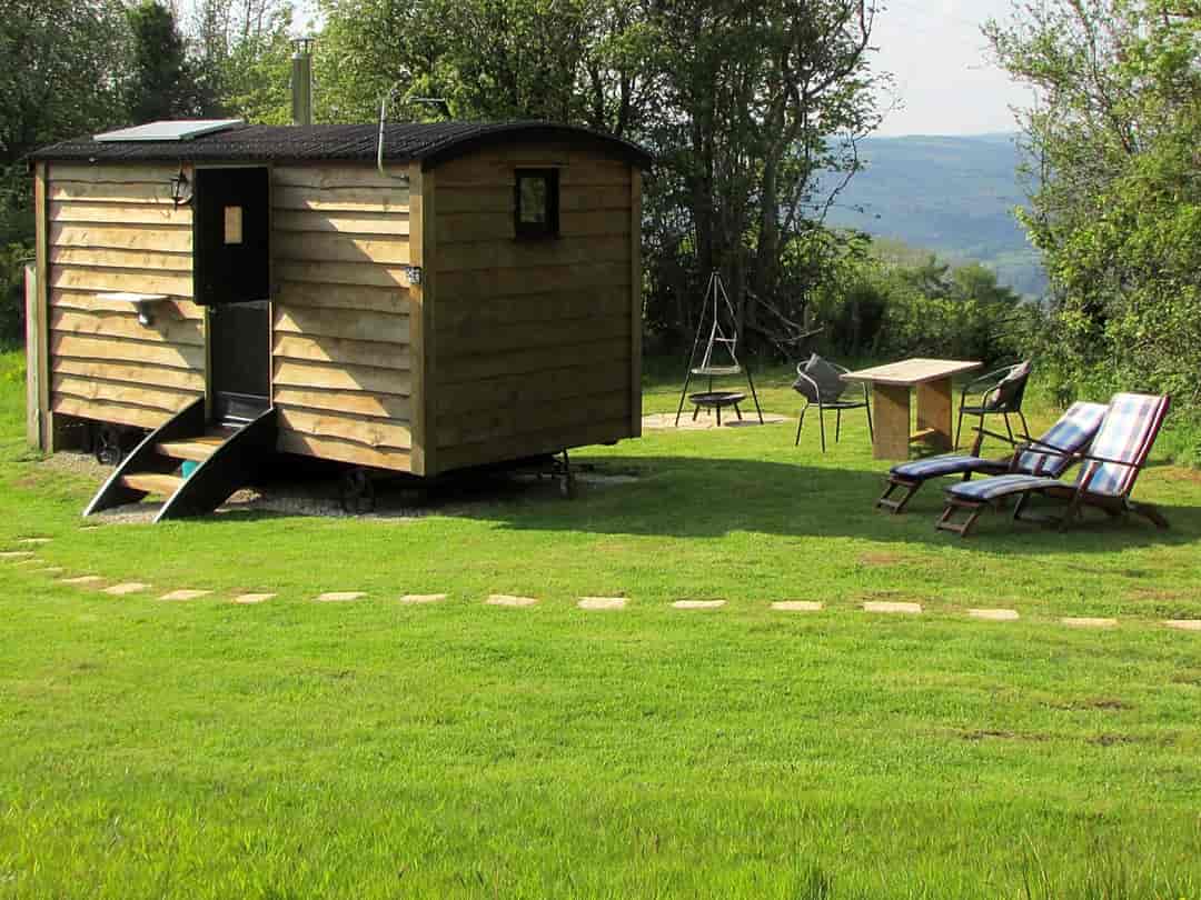 Hay Hideout Huts: Shepherd's hut front
