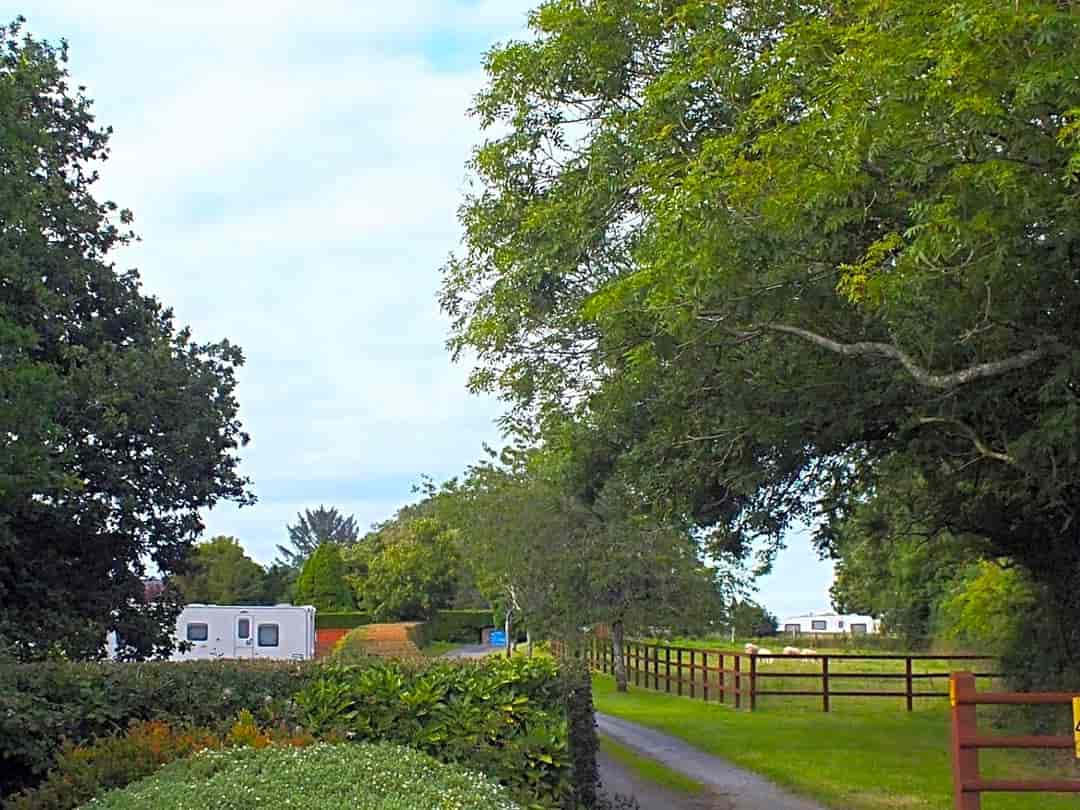 Masterland Farm Caravan Park: Enterance to Masterland Farm. Please mind the speed ramps.