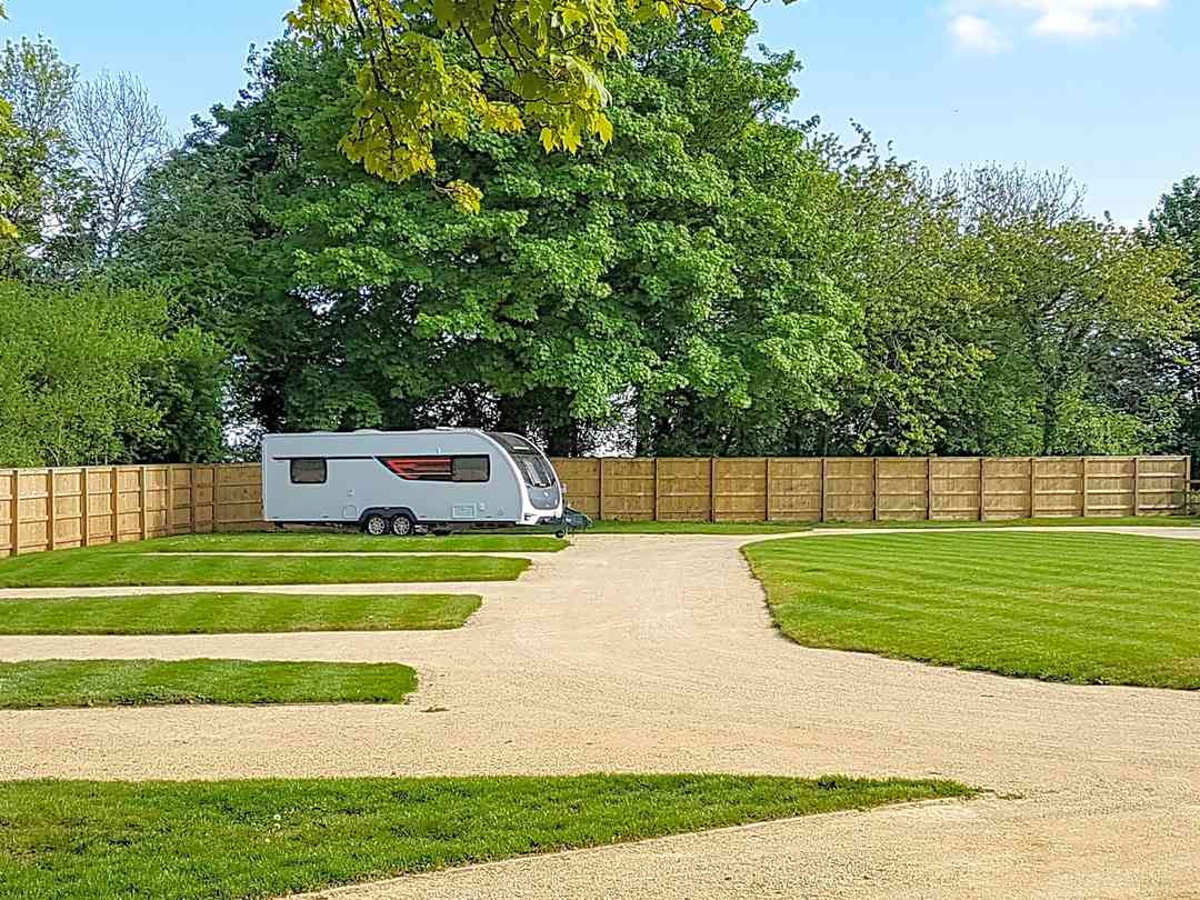 The Thames Head Inn: Level pitches throughout the site (photo added by manager on 18/08/2022)