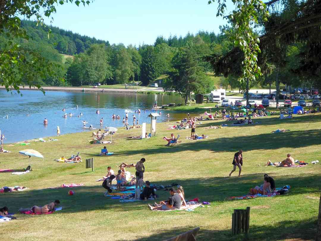 Camping Paradis Les Chanterelles Saint Remy Sur Durolle Updated 2020 Prices Pitchup