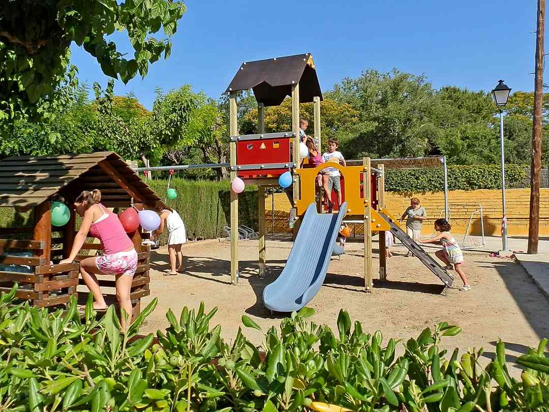 Camping Clarà: Playground for the kids