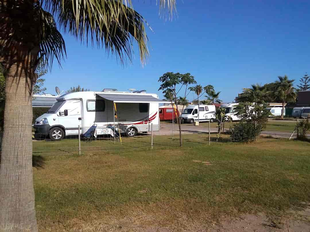 Sanlúcar AC Parking: Open grass pitch with optional electricity for caravans and motorhomes