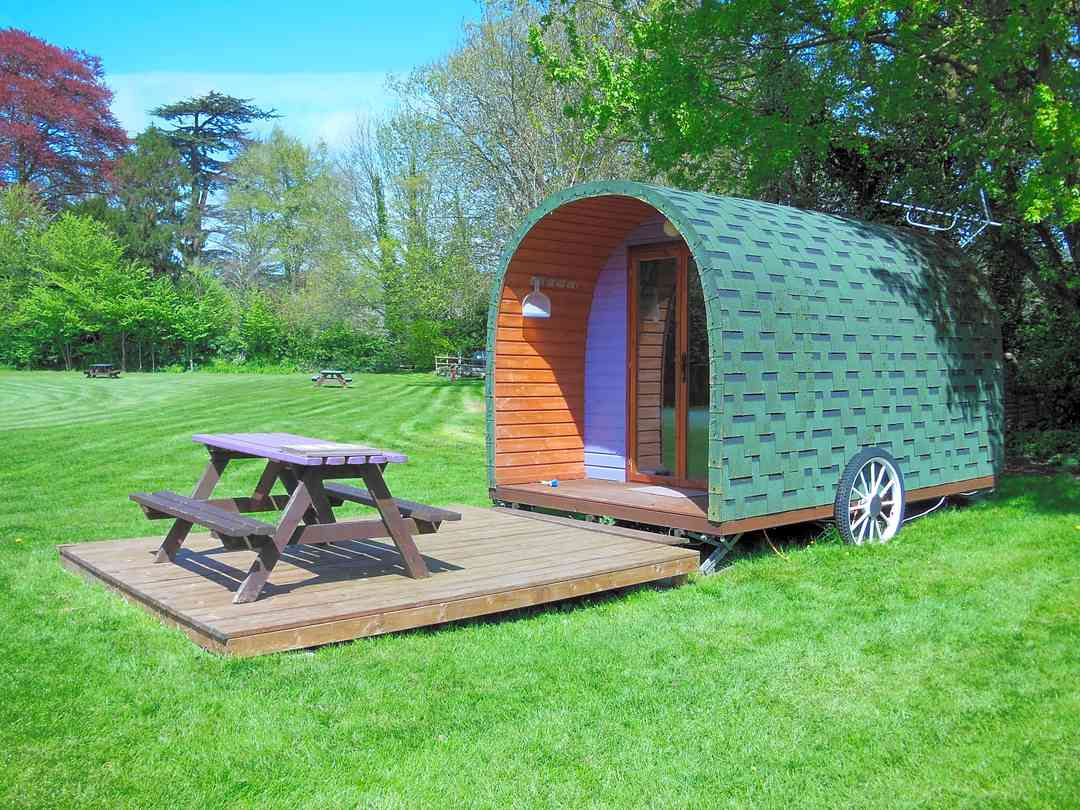 Cheddar Bridge Touring Park: Camping Pod in the spring sunshine