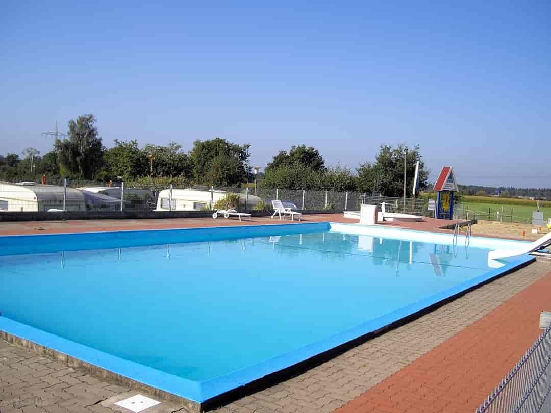 Camping-Paradies Grüner Jäger: Outdoor swimming pool (10m x 20m)