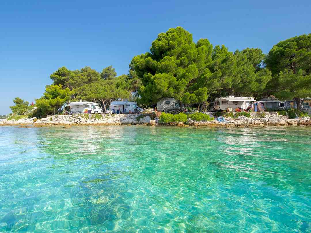 Camping Village Poljana: View of the pitches from the crystal clear water