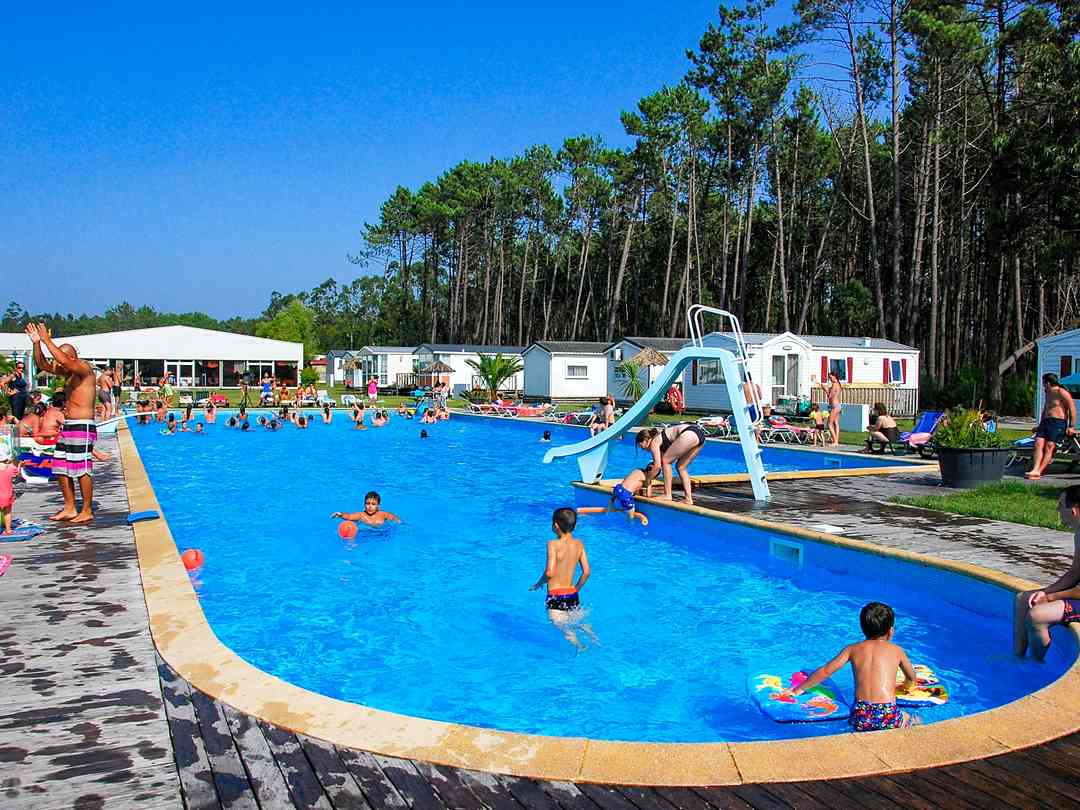 Land's Hause Bungalows: The swimming pool