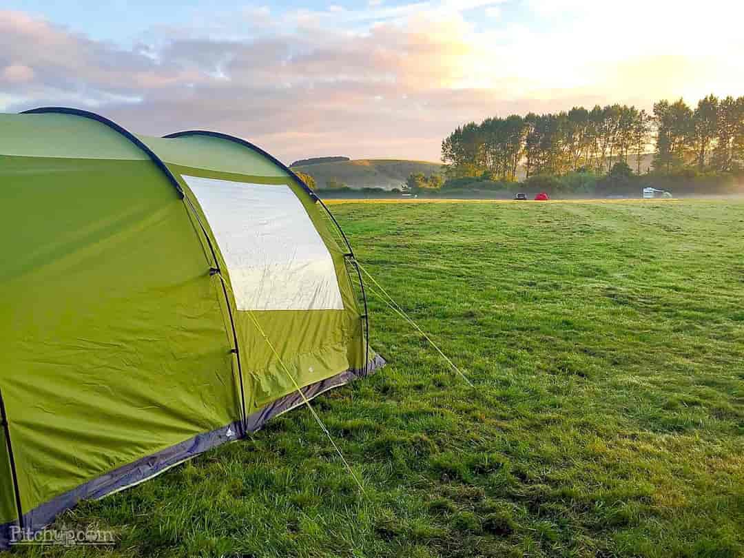 Meonside Camping: The site at dawn (photo added by manager on 09/08/2022)