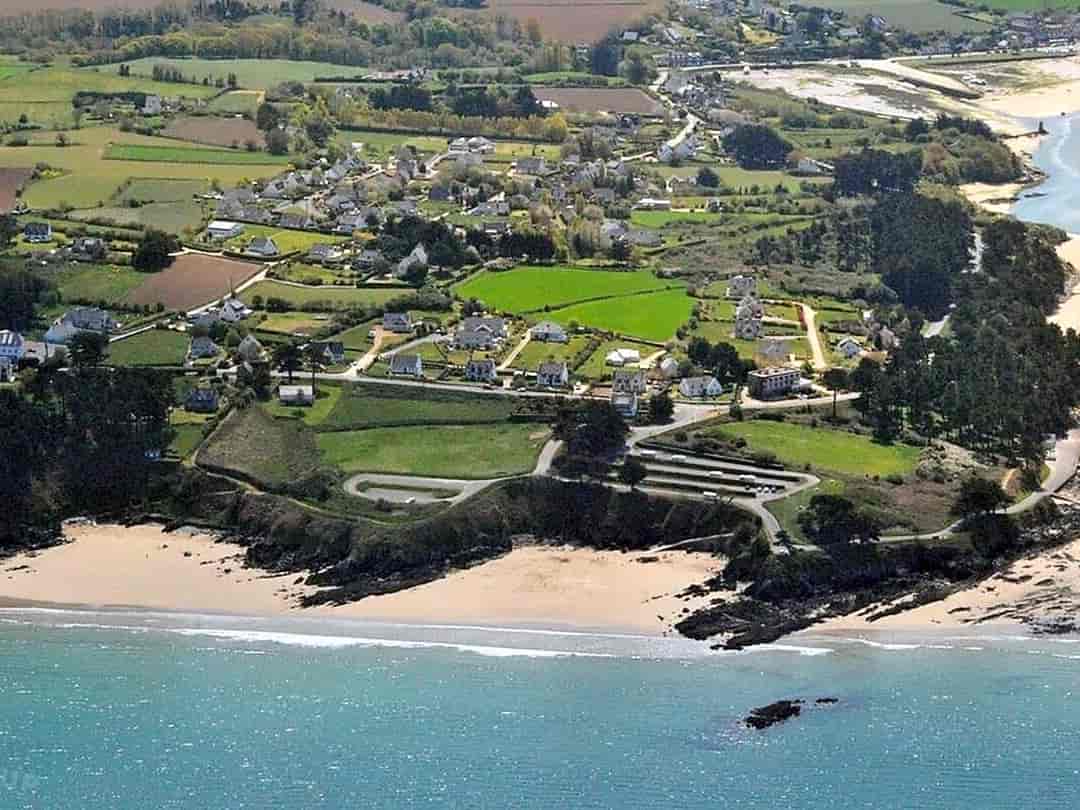 Camping Les Hortensias: Aerial view of the site