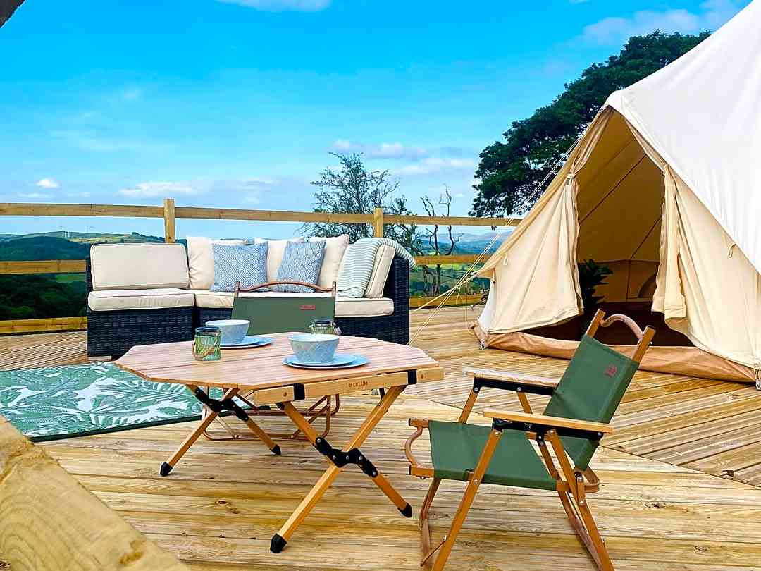 Ty Bach Holidays: Take the dining table and chairs onto the deck for some outdoor drinks and dining (photo added by manager on 18/06/2022)