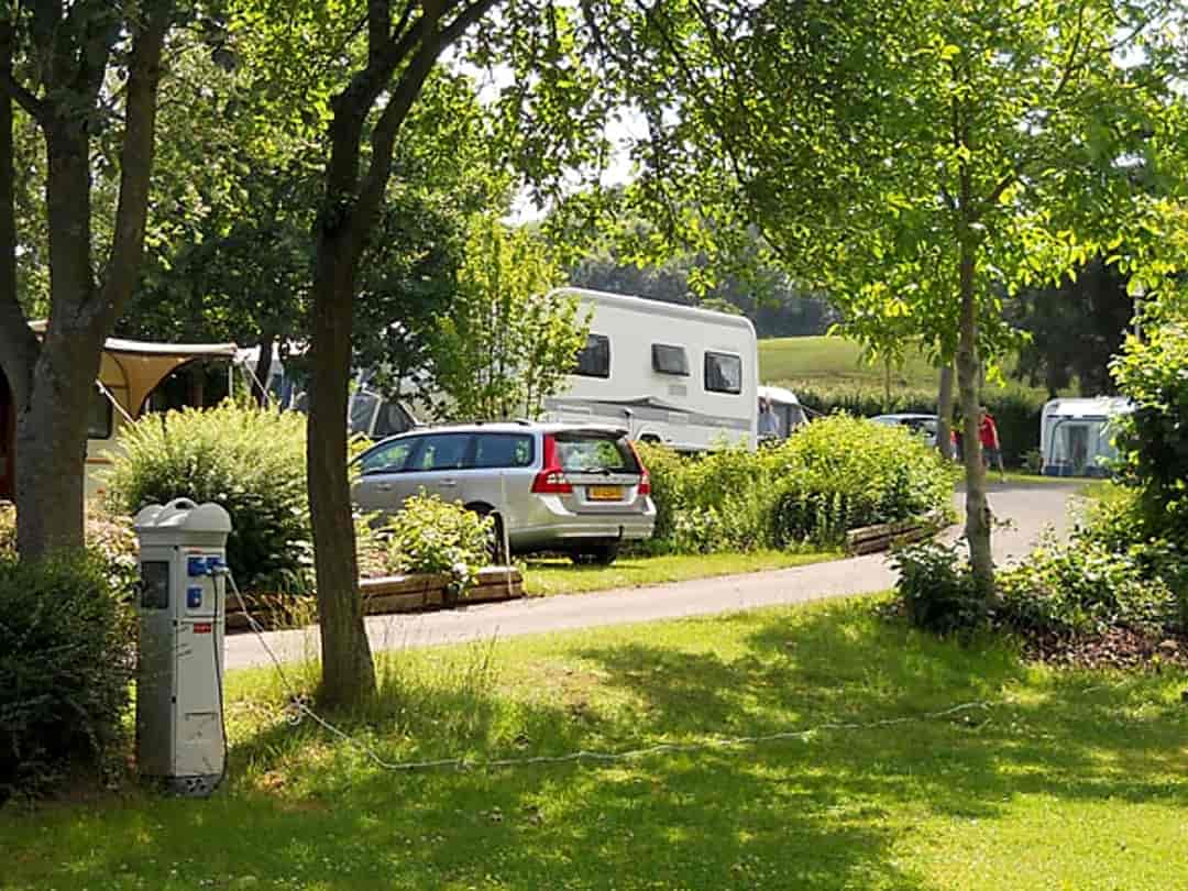 Camping Ettelbruck: Pitches between the trees