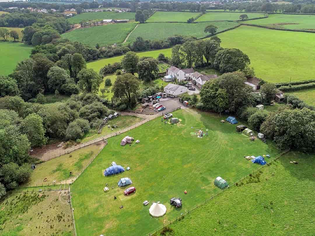 Hideaway Escapes: Aerial view of the spacious site