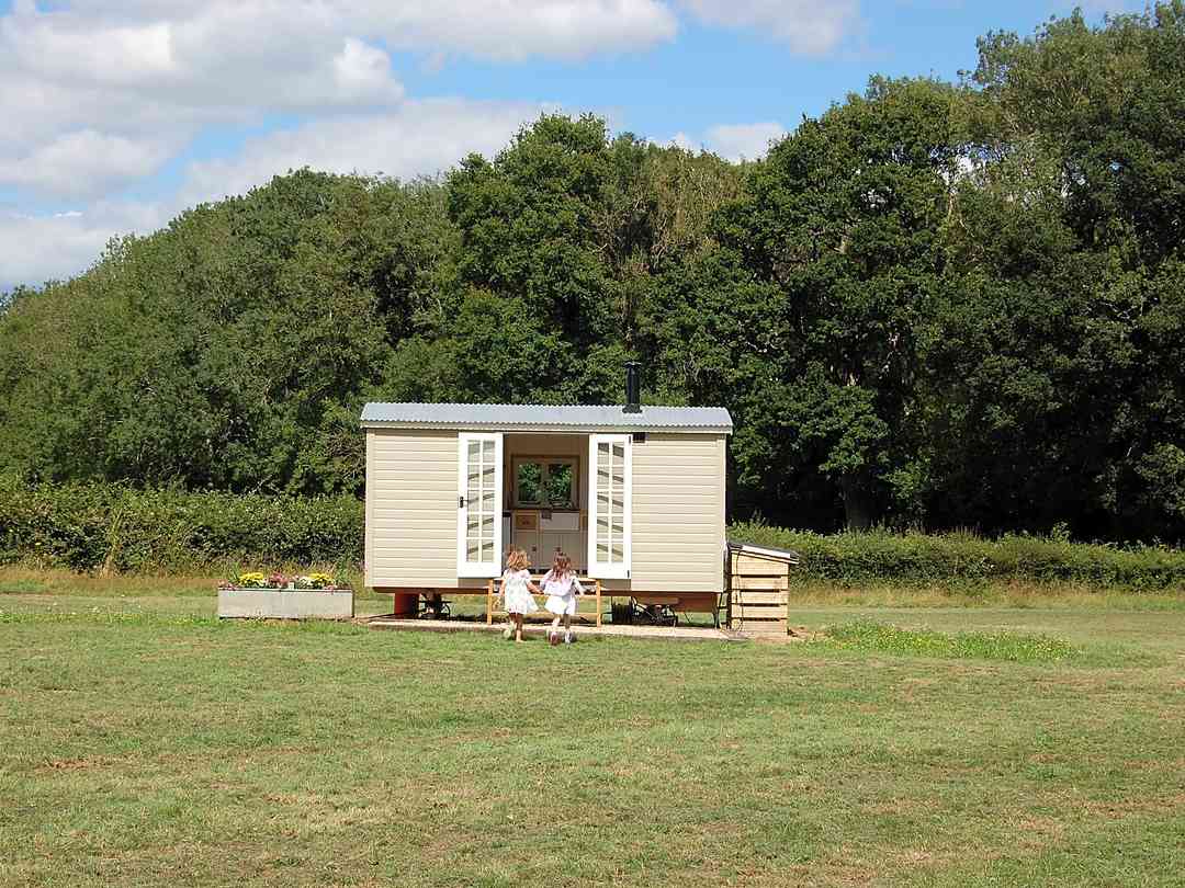 Sussex Meadow Shepherd's Huts: Hut exterior (photo added by manager on 19/08/2022)