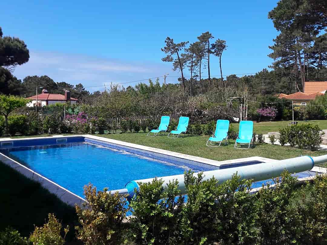 Sintra Camping Garden: Swimming pool and surrounding area