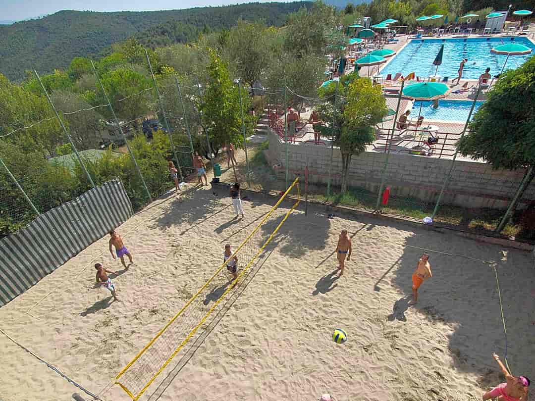 Camping Le Soline: Beach volleyball, pools and spectacular views