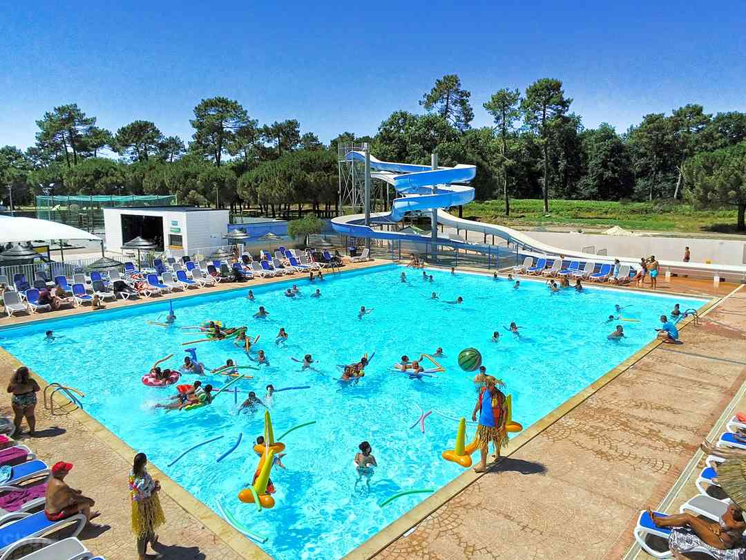 Camping Côté Ô La Palmyre: Swimming pool and slides