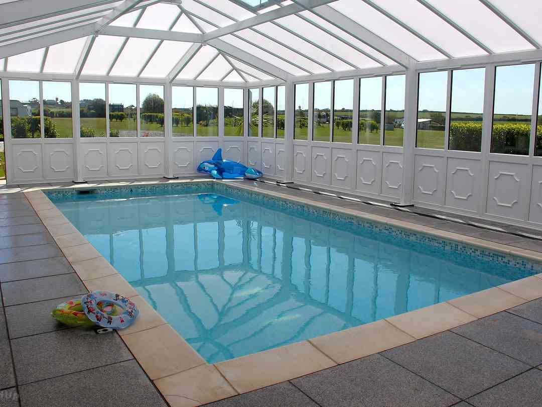 Lanyon Holiday Park: Indoor heated swimming pool