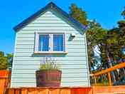 Side view of hut and kitchen window (added by manager 13 Oct 2022)