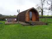 Deck, picnic area and hot tub