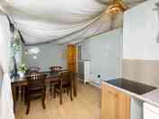 Woonkamer met keuken