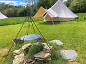 Firepit with a tripod, metal plate and Dutch oven