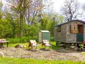 Private outdoor space around the hut