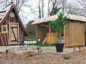 Mini-chalet with a hot tub