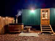 Shepherd's hut with hot tub (added by manager 16 Jun 2023)
