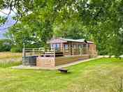 Luxury lodge with wood-fired hot tub