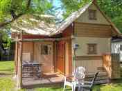 Atypical accommodation consisting of 2 bedrooms upstairs for 4 people, with shower, toilet, kitchen