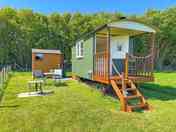 Moss hut and private facilities