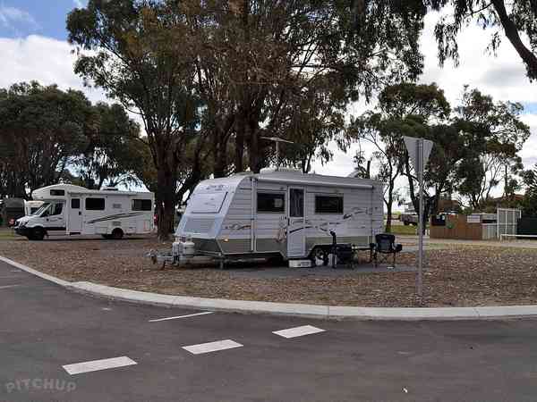 East fully-serviced mixed touring pitch