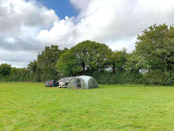 Wild Camping Lote de grama sem eletricidade