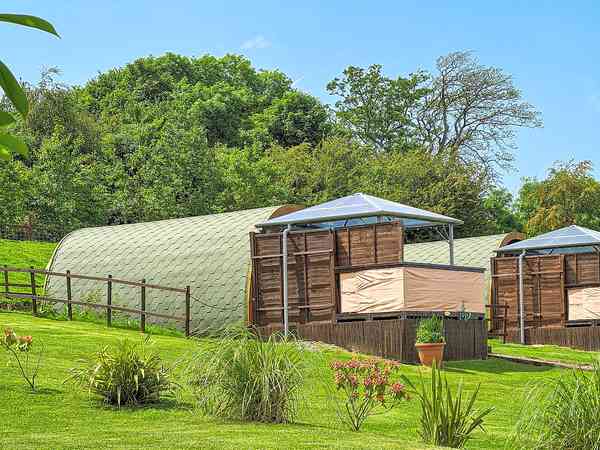 Dragonfly camping pod (hot tub)