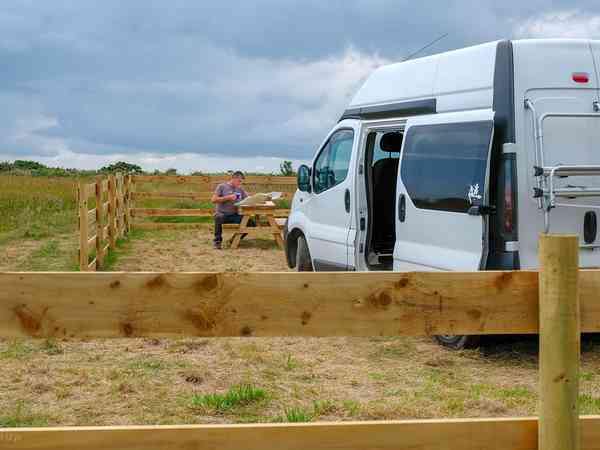 Non-electric grass tent or motorhome pitch