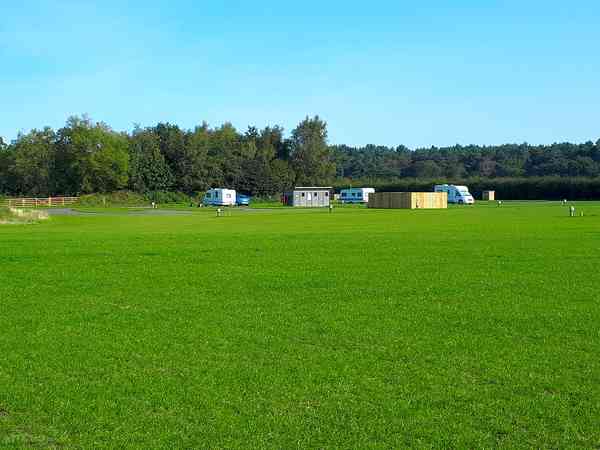 Non-electric grass pitch (maximum 3 adults)
