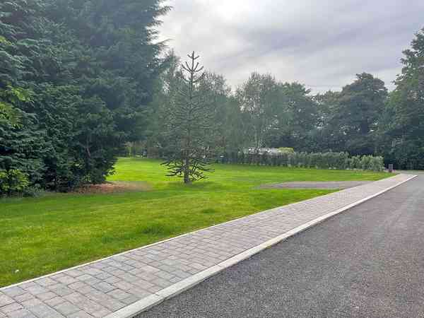 Emplacement pour tente ou pour caravane pliante sur herbe avec électricité optionnelle