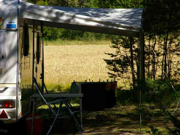 Emplacement sur herbe avec électricité optionnelle