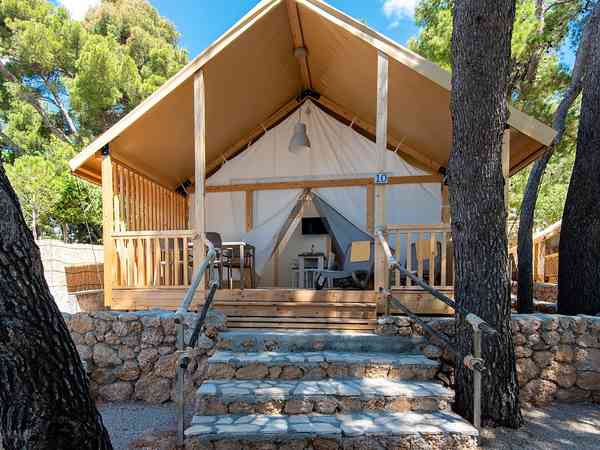 Tente safari 1 chambre (4 adultes et 2 enfants)