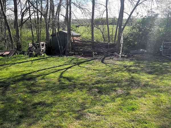 Non-electric grass tent or trailer tent pitch