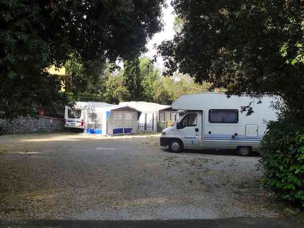 Powered gravel RV site